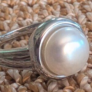 Sterling Silver Off white pearl ring Size 8